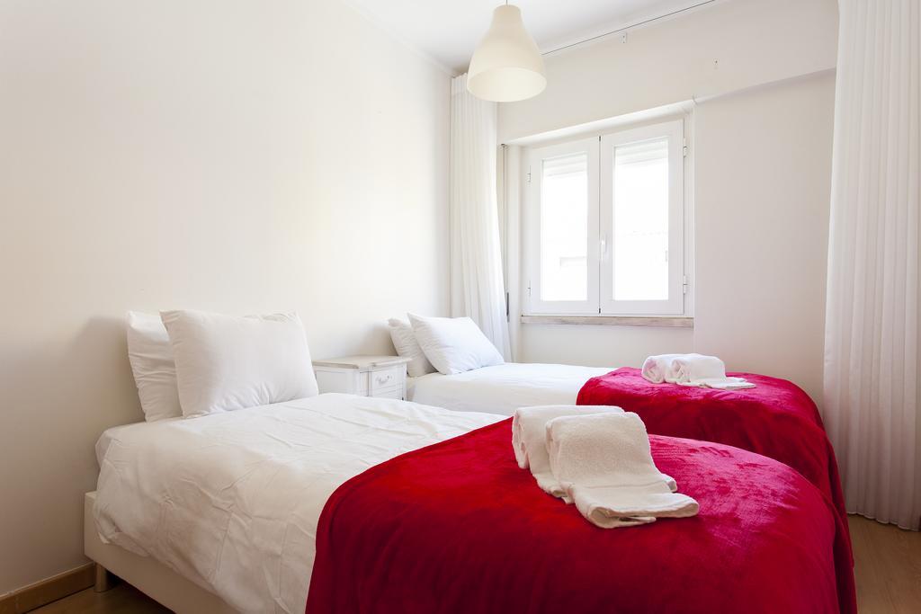Апартаменты Joivy Bright 2Br Apt With River Views &Balcony In Alfama, Moments From Santa Apolonia Train Station Лиссабон Экстерьер фото